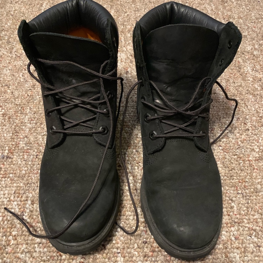 women’s all black timberlands